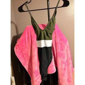 Cupshe Green and Black One Piece Swimsuit, Built‎ in Bra, Adj Strap Sz M